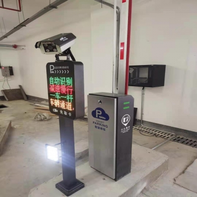 廣西浦北月餅小鎮(zhèn)采用立世威爾車輛識停車計費系統(tǒng)